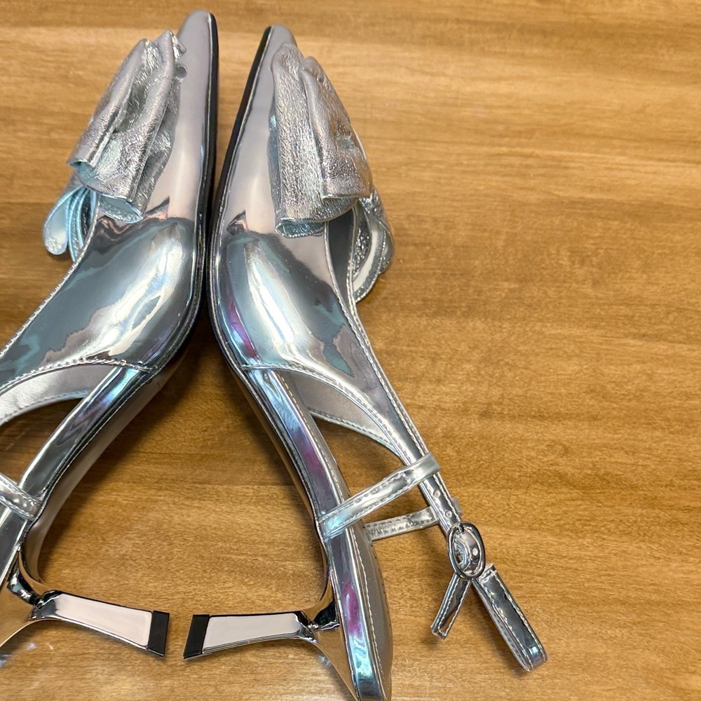 Marc Fisher Metallic Silver Bow Heels - Picture 8 of 11